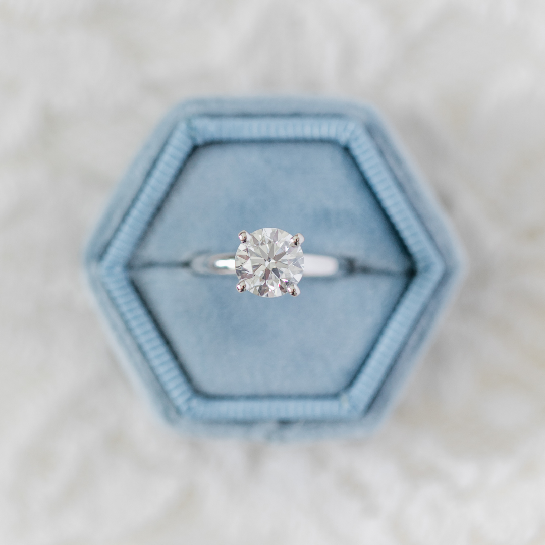 round diamond engagement ring solitaire