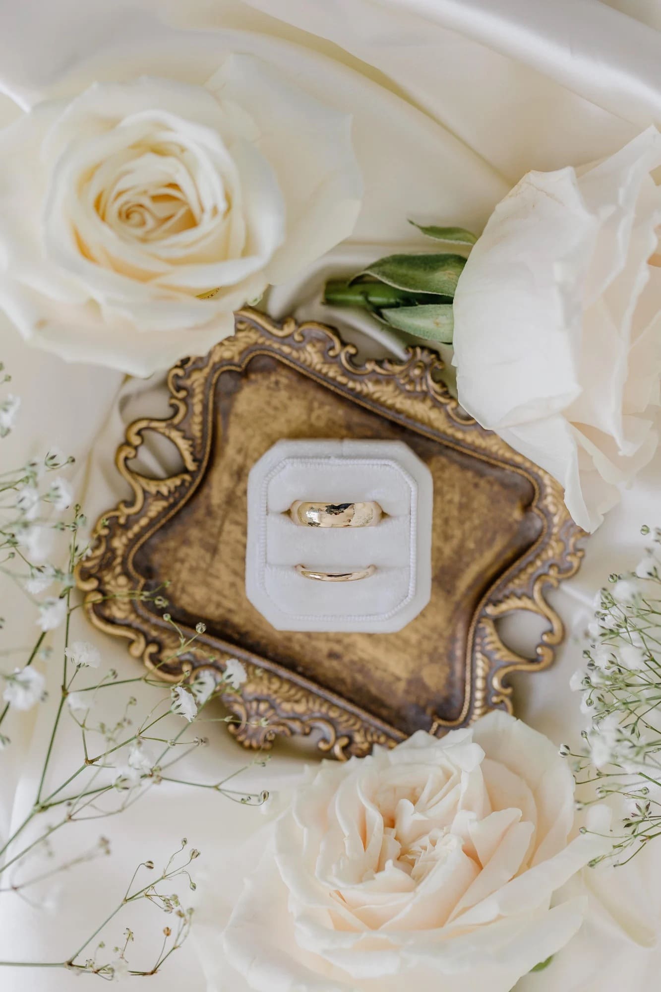 2023_BWP_Wedding band set_3R4A5850-min (1)