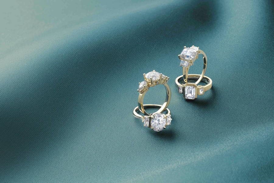 Yellow_Gold_Three_Stone_Engagement_Rings_with_Dot_Prongs_Claw_Prongs_and_Bezel