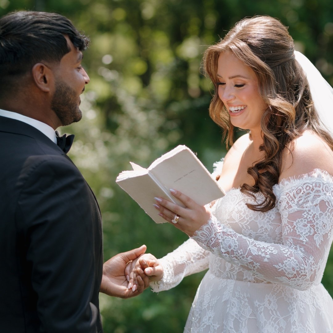 Couple_Reading_Vows_on_Wedding_Day