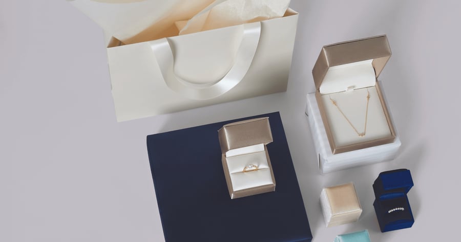 Various Jewelry Gifts in Various Packaging Examples