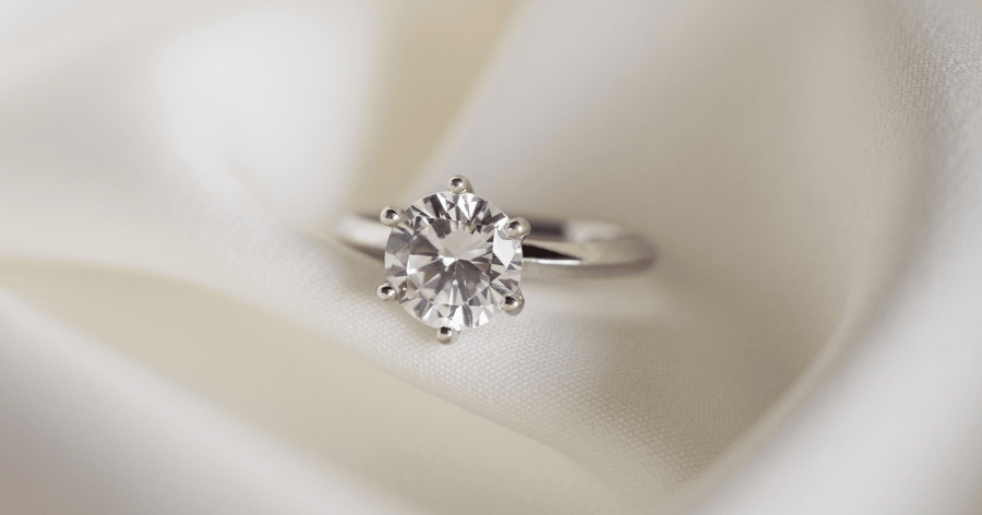 White Gold (or Platinum) Solitaire Knife Edge Engagement Ring set with a Round Cut Diamond